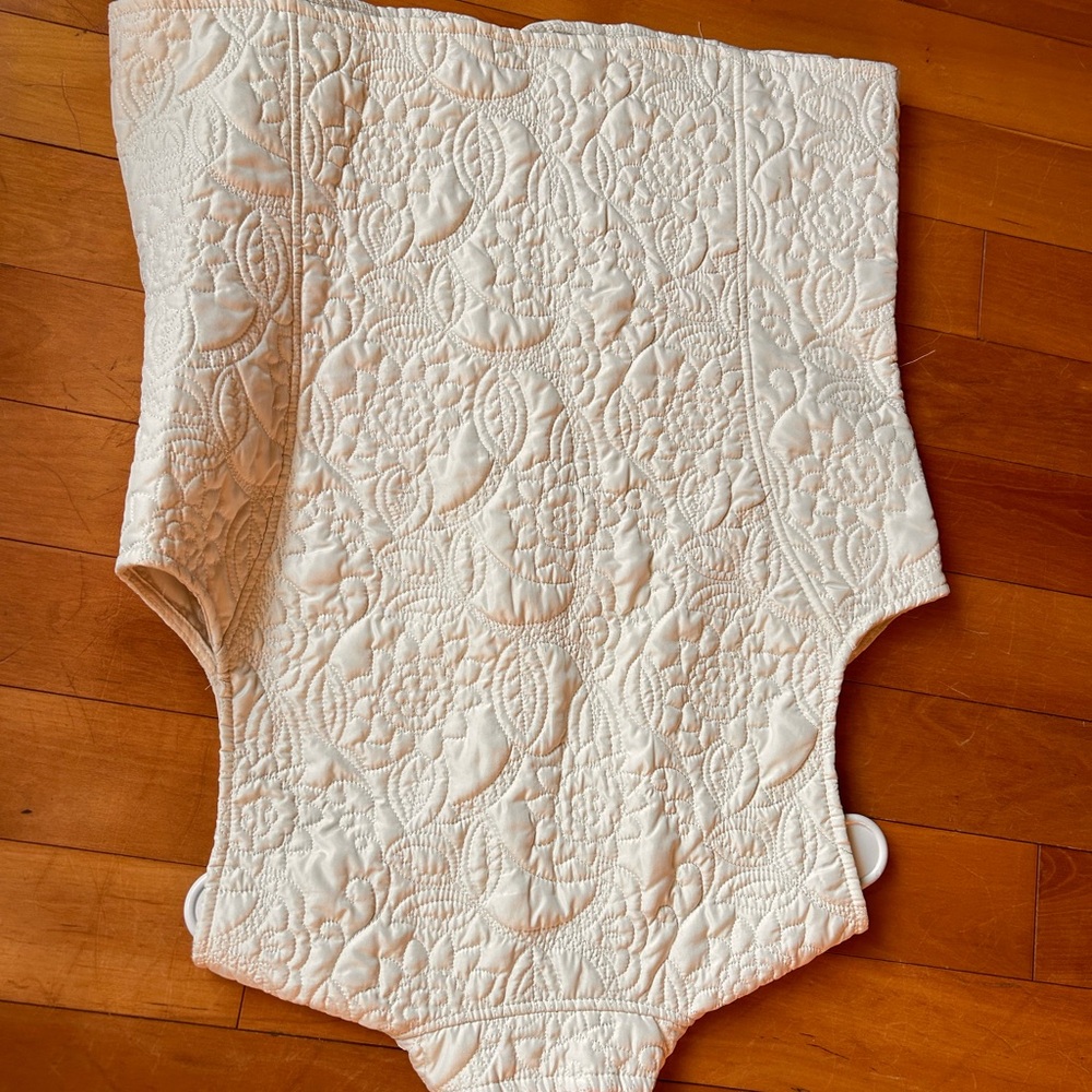 🛍️ Jane Ashley Cream Floral Quilted Vest - Picture 4 of 6
